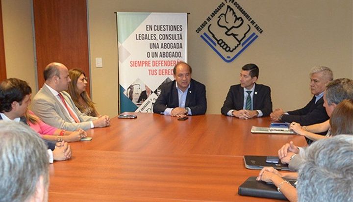 Avanza el diálogo por la futura reforma de la Constitución