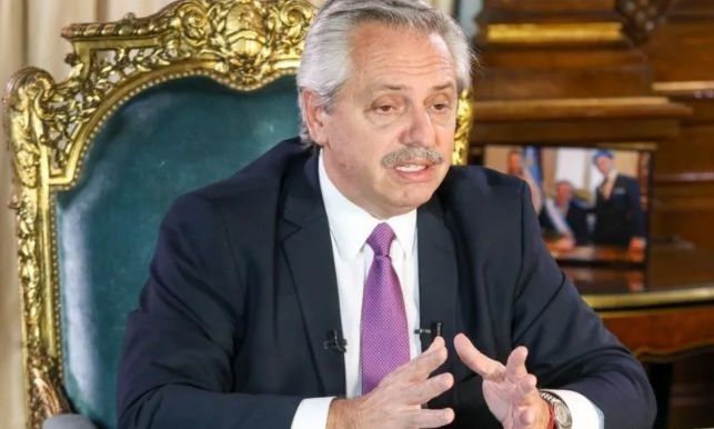 Fernández: «Se analizan medidas para que cada uno se quede en su casa”