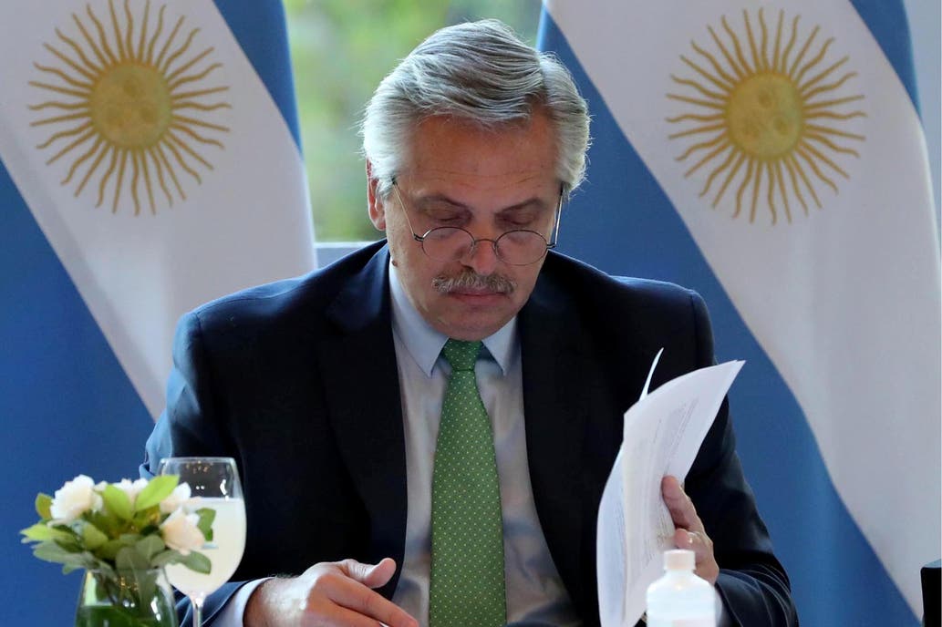 Darán una suma fija a monotributistas y trabajadores “independientes” y suspenden los cortes de servicios