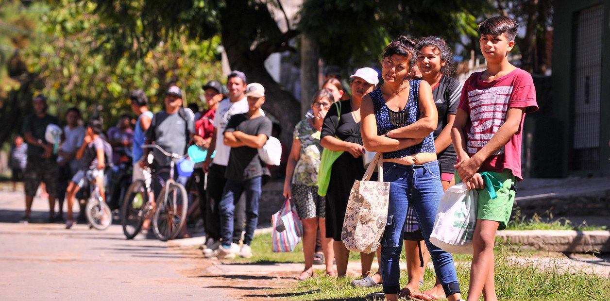 Quiénes pueden cobrar los 10 mil pesos que anunció el Gobierno y qué pasará con los comerciantes y autónomos