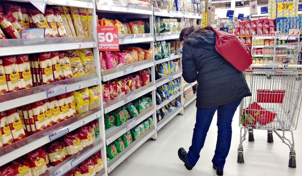 La inflación de febrero fue del 2%, pero el rubro de alimentos volvió a liderar las subas