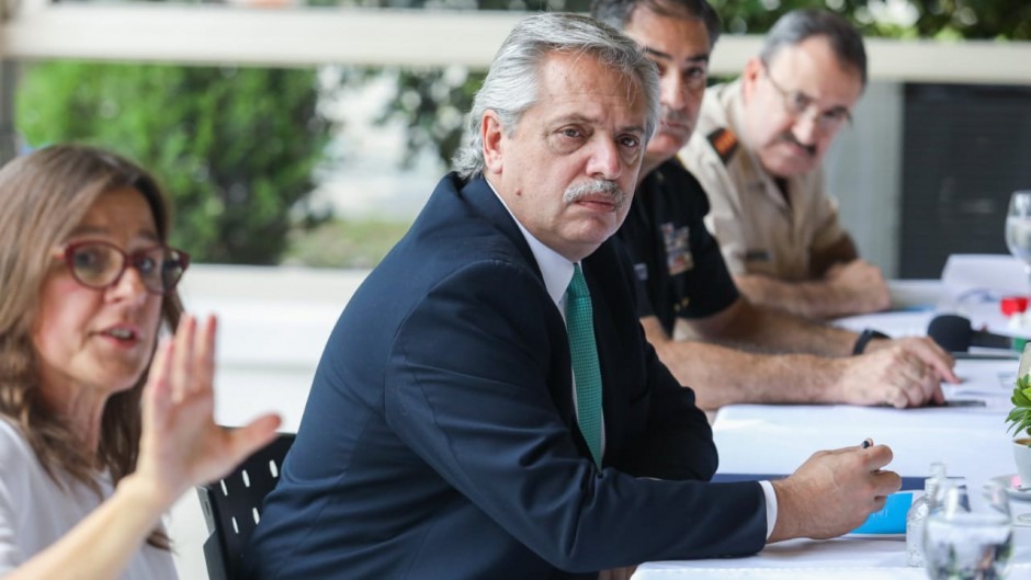 Alberto analiza extender la cuarentena hasta mediados de mayo para pasar el pico de la epidemia