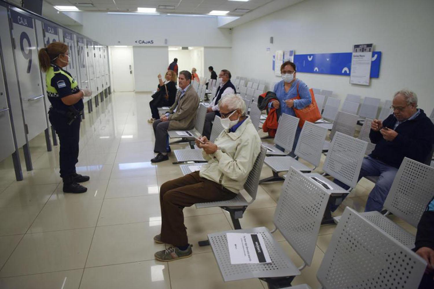 Cómo funcionarán los bancos desde el lunes 13 de abril