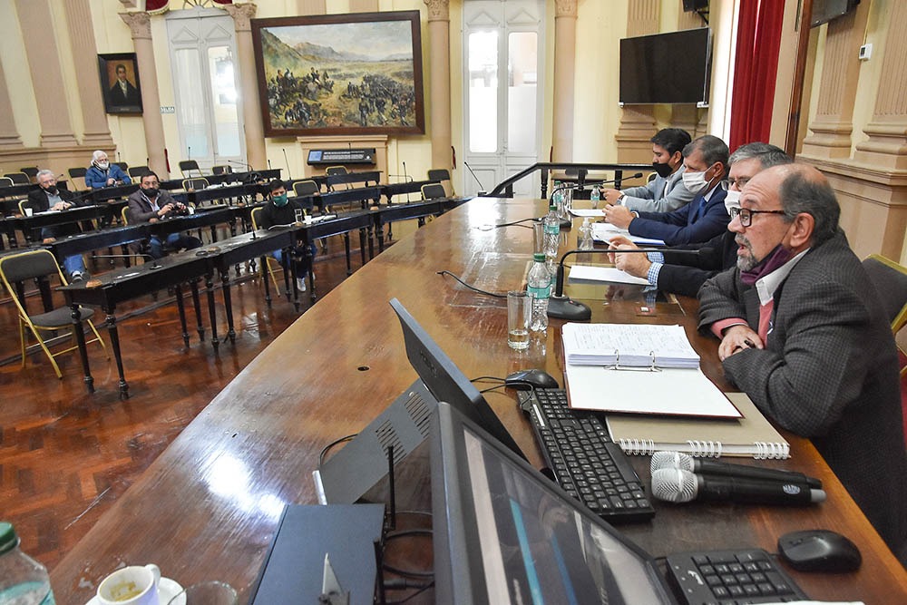 El ministro Camacho informó sobre su gestión a diputados