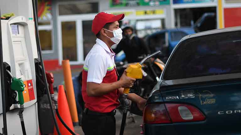 El empleo registró en marzo la mayor caída desde 2002