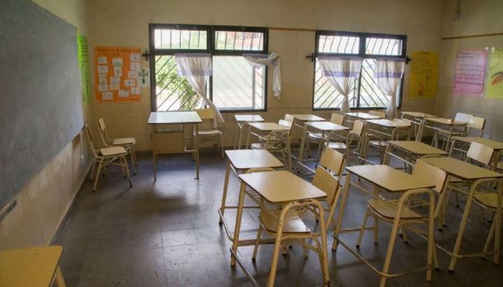Las clases volverían en agosto, con un sistema dual y habrían «licencias para padres»