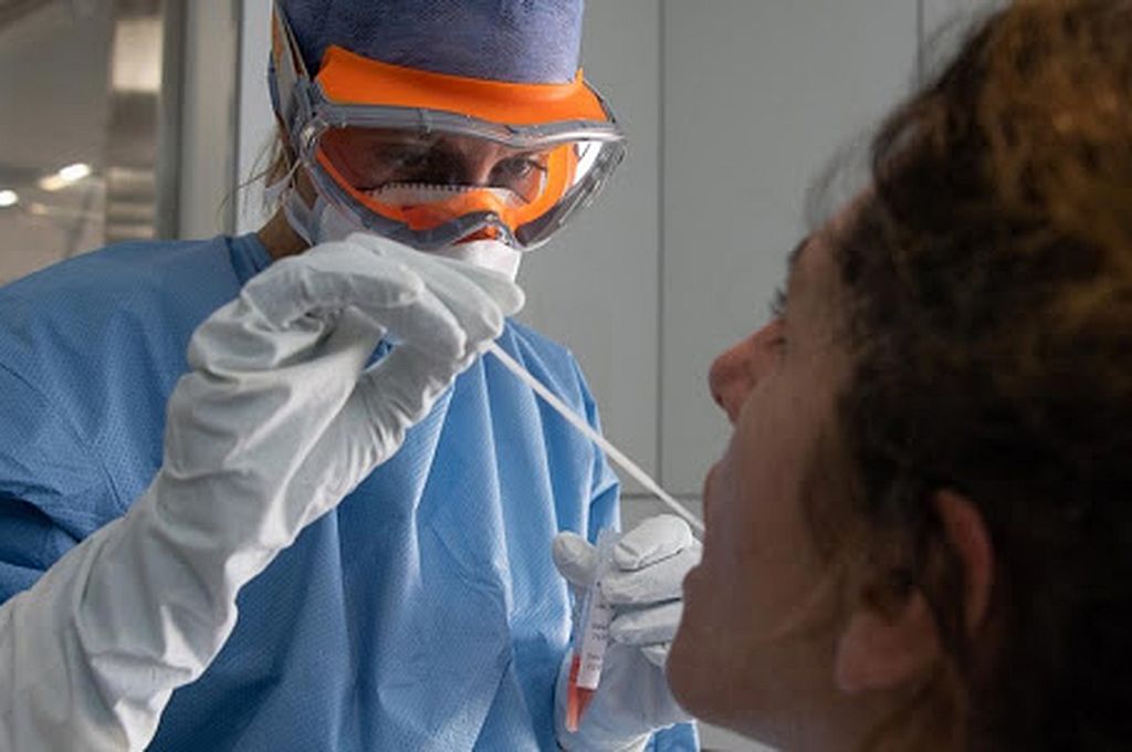 Repatriados: Denuncian que les ofrecen pagar el hisopado para dejarlos ir a la casa