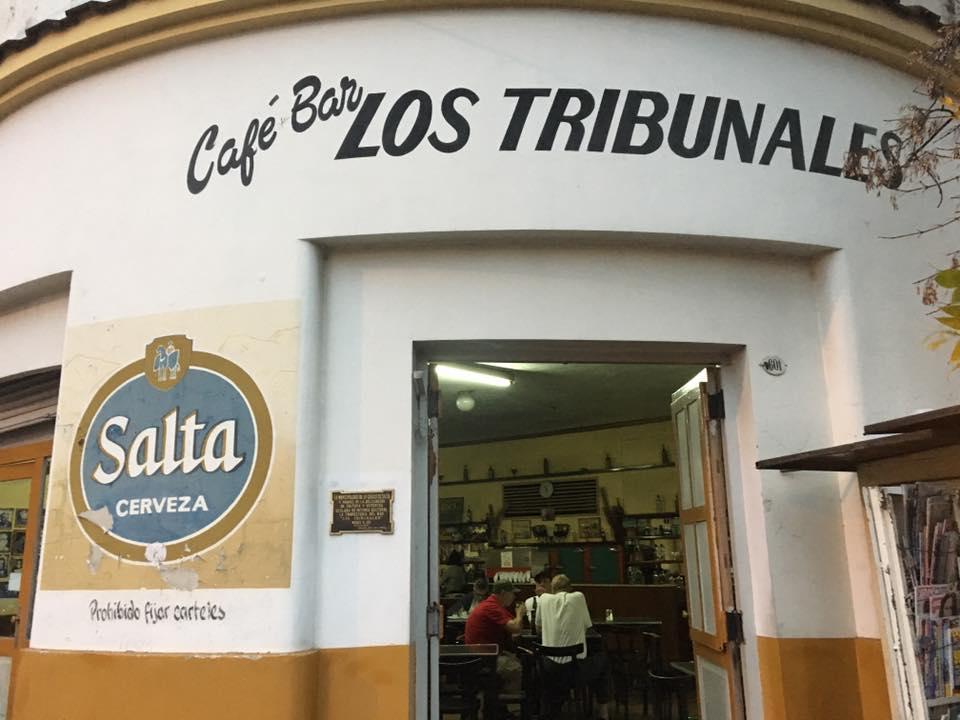 La Intendenta pidió la vuelta de los cafés