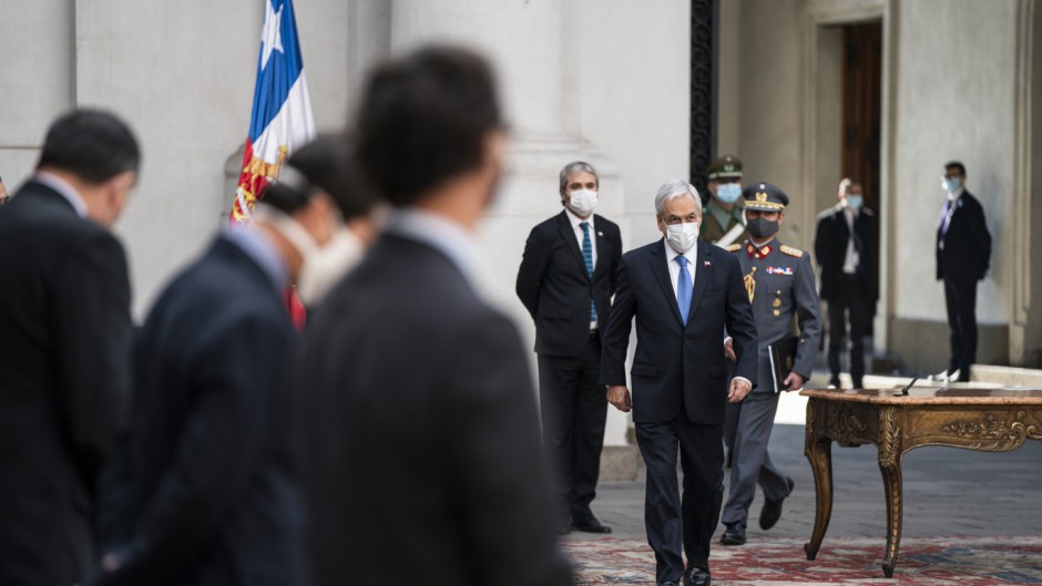 Piñera echa al ministro de Salud tras perder la «batalla de Santiago» contra el Coronavirus