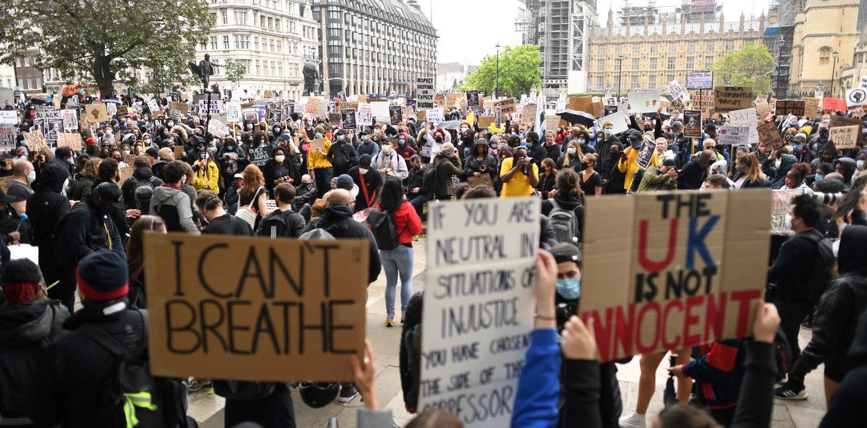 Miles de personas marchan en varias ciudades de Europa contra el racismo y la violencia policial