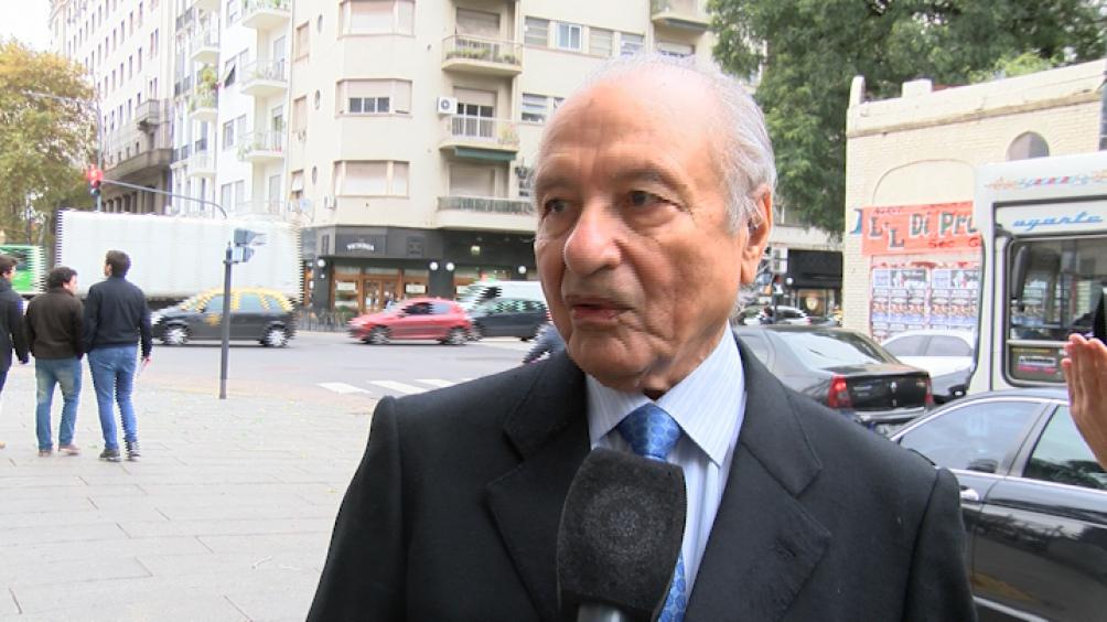 El ex presidente Carlos Menem se encuentra «estable», dijo su hermano Eduardo