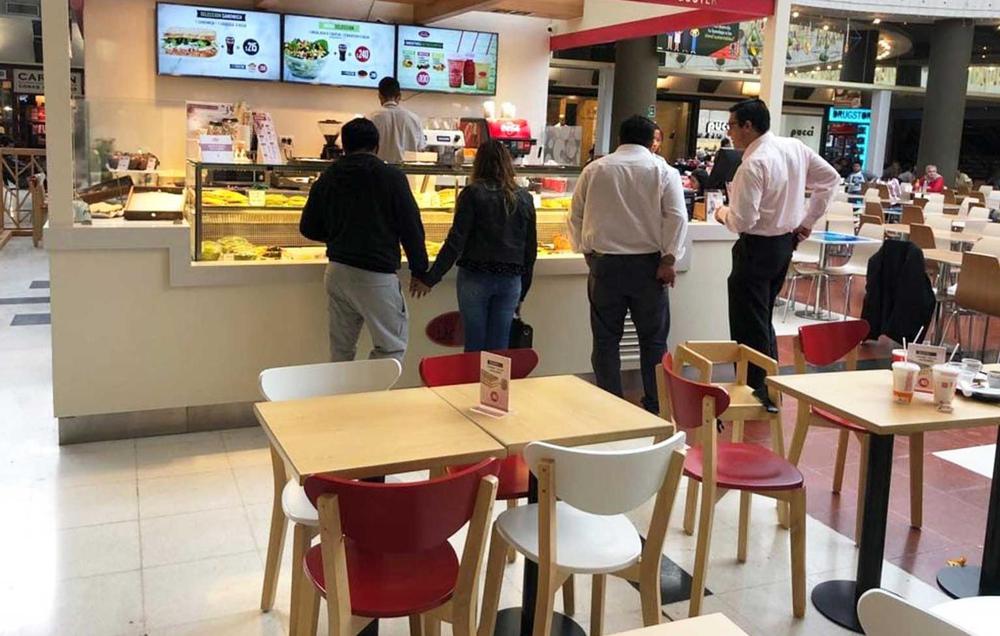 Los patios de comida de los shopping pasarían a funcionar como restaurantes