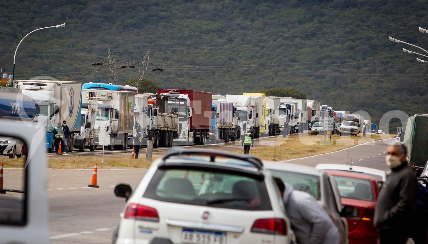 Otra del COE: Tuvieron tres horas en Aunor a médicos de Gral. Güemes porque no tenían orden para pasar