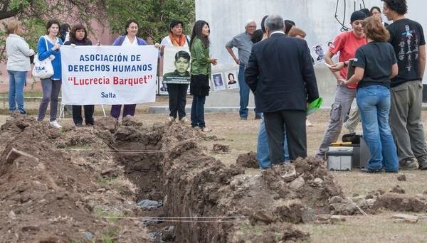 Ordenan detener la apertura de la fosa común en el cementerio de la Santa Cruz
