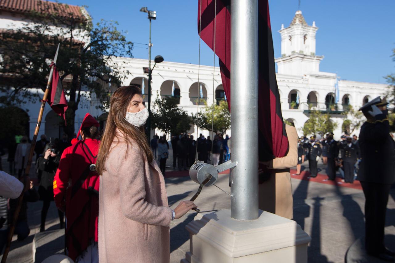 Bettina Romero participó de la conmemoración por los 204 años de la Independencia