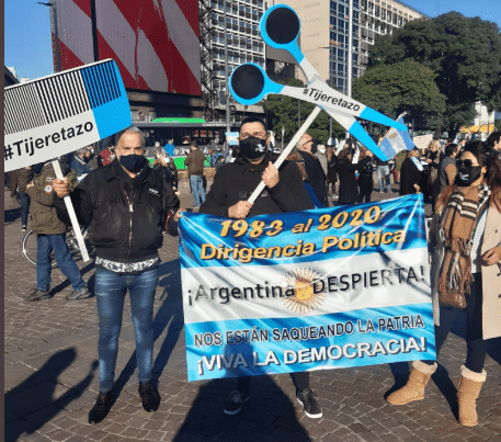 En el día de la Independencia, banderazos en varios puntos del país contra el Gobierno nacional