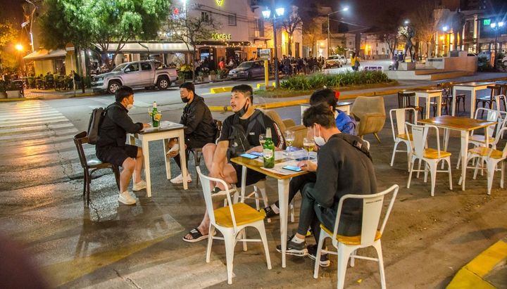 Malestar en la gastronomía salteña por la restricción dominical