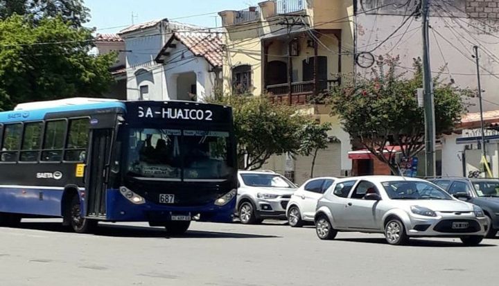 Trabajadores exceptuados que deban tomar el cole antes de las 6 pueden hacerlo con el permiso de circulación