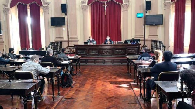 Diputados propone al Gobierno subastar todos los muebles que no esté usando