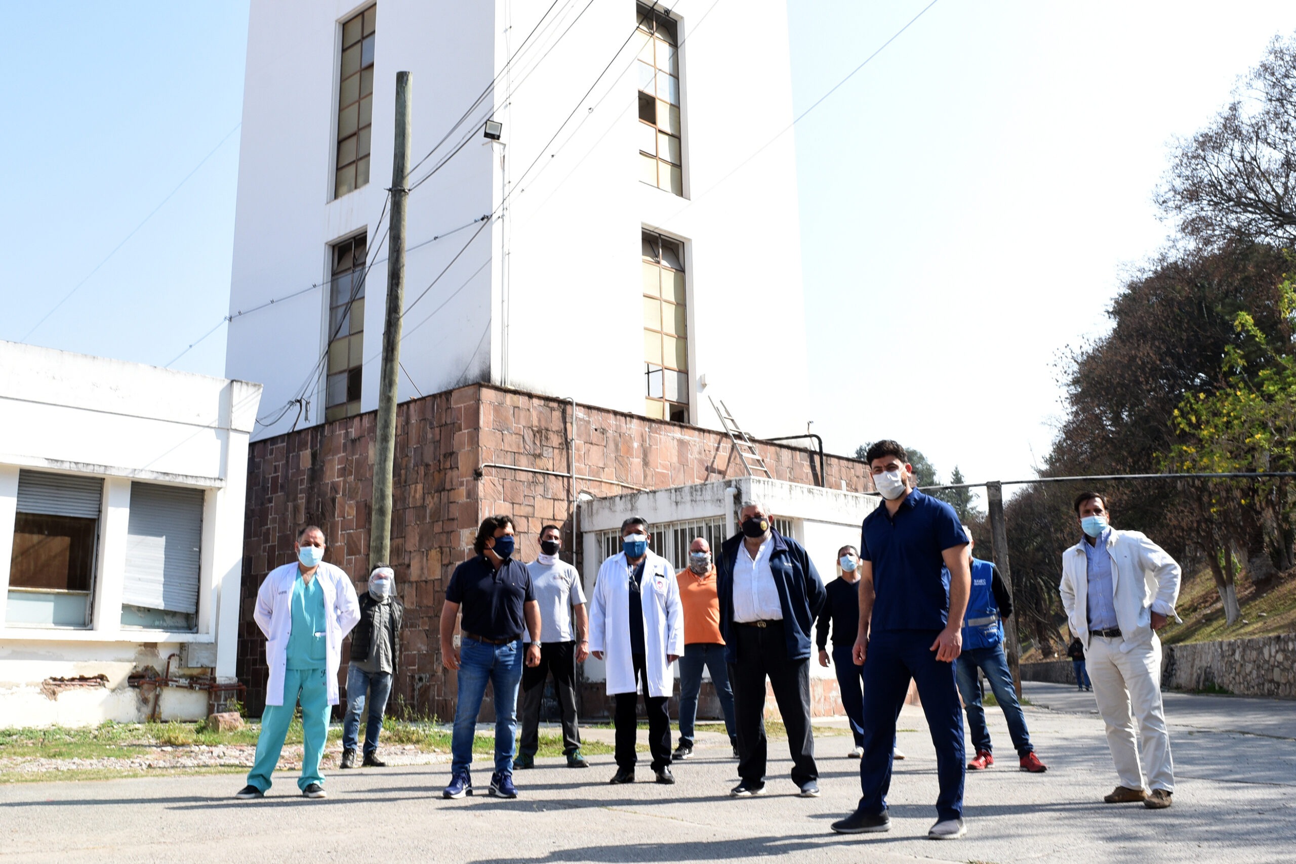 Sáenz verificó los trabajos de instalación de un nuevo espacio de atención en el hospital San Bernardo