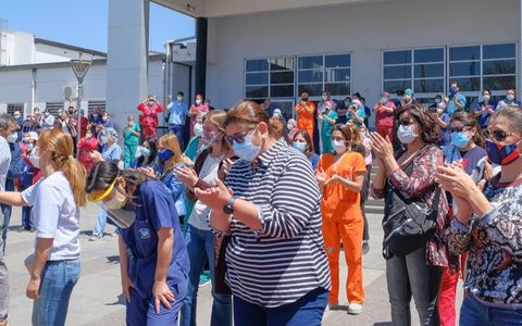 Los médicos salteños se plantaron y marchan a Casa de Gobierno