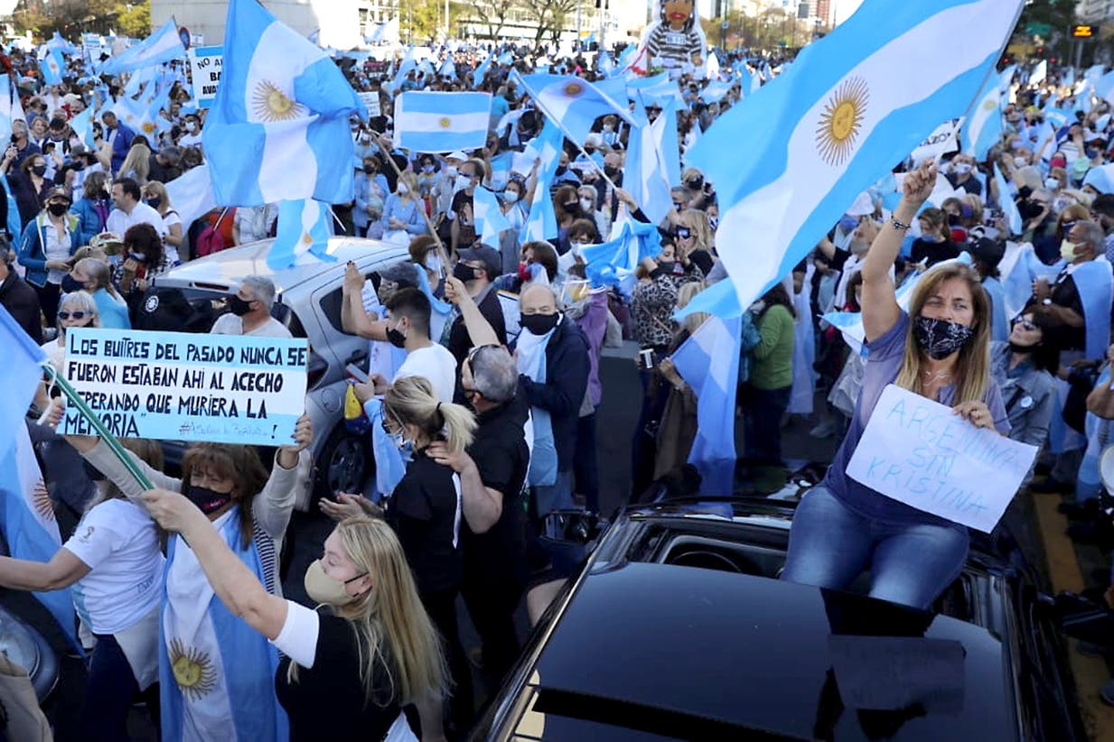 Banderazo del 12-O: masiva protesta contra el Gobierno nacional en distintos puntos del país