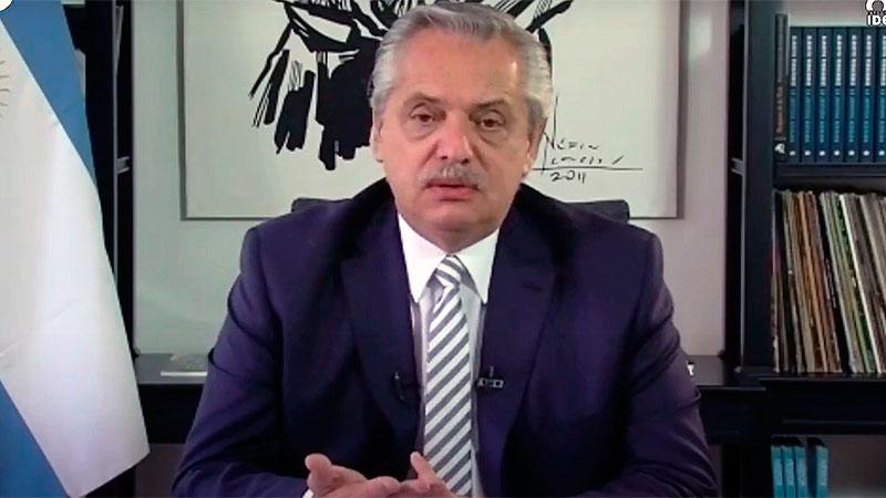 Fernández descartó una devaluación y dijo que «jamás tocaría los depósitos en dólares»