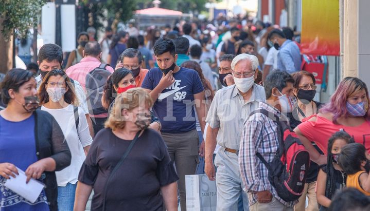 Nuevo distanciamiento sin DNI: los salteños colmaron el centro