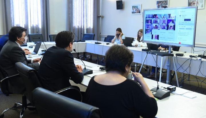 Los docentes logran un aumento salarial total del 33,5%