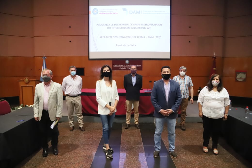 Bettina Romero e intendentes del Área Metropolitana, se reunieron con los ministros Dib Ashur y Camacho