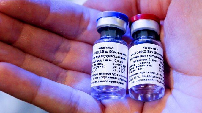 El Gobierno firmaría el precontrato de compra de la vacuna rusa la semana que viene