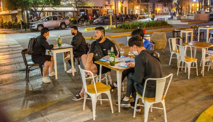 Amplían horario a gastronómicos y facilitan el acceso a la provincia