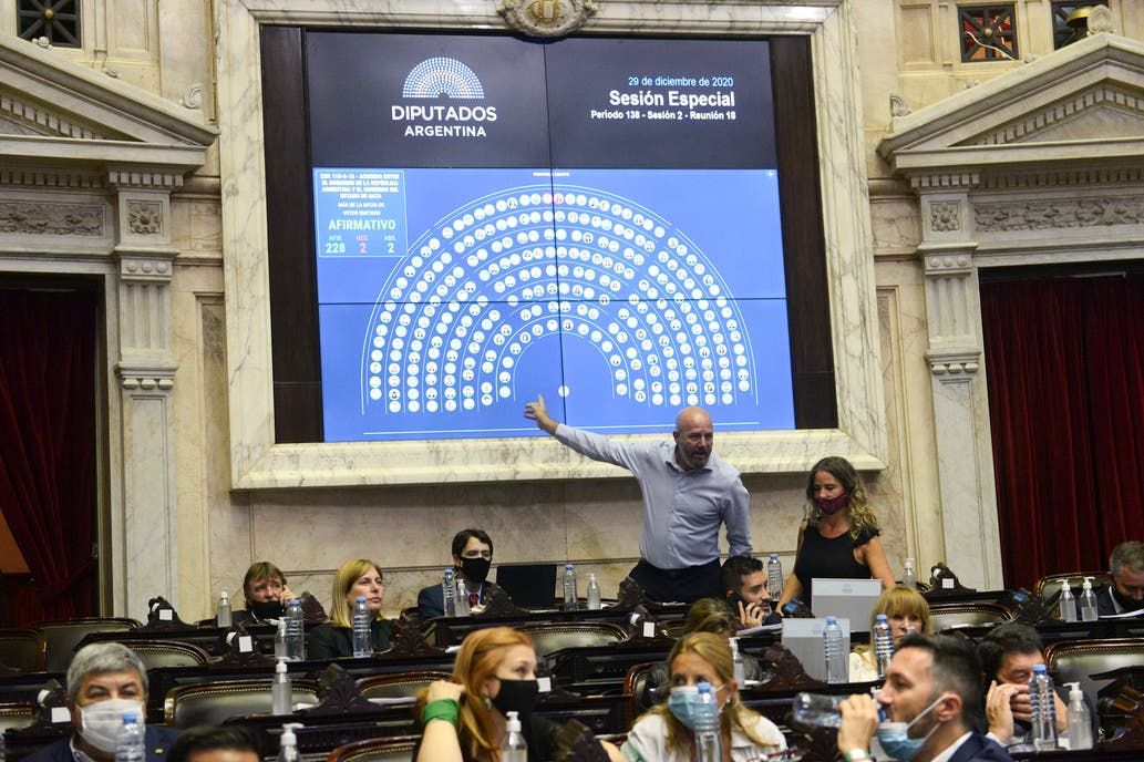 El oficialismo rechazó un pedido para que Ginés González García informe sobre la vacuna rusa