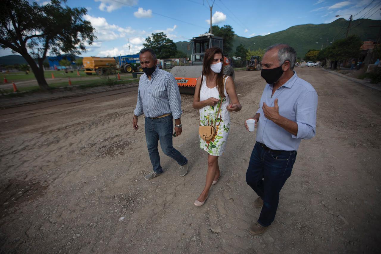 Bettina Romero: “Llegar con obras de pavimentación a los barrios es sumar para mejorar la calidad de vida de los vecinos”