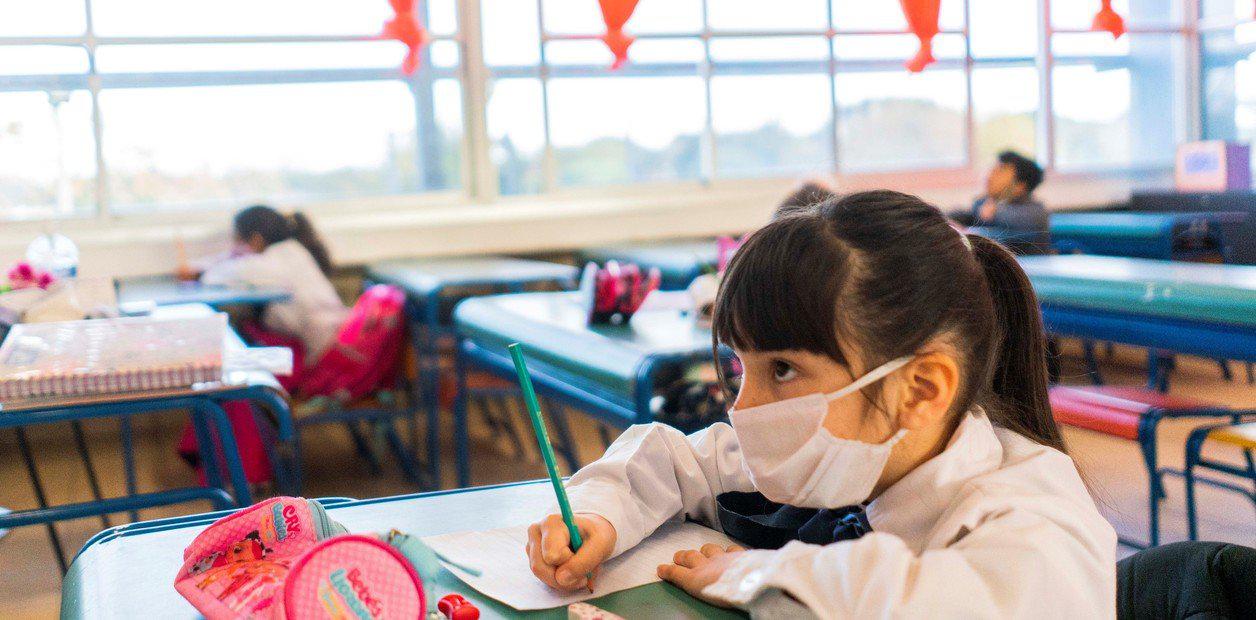 El Gobierno empuja un nuevo protocolo para que haya clases tres veces por semana en las escuelas