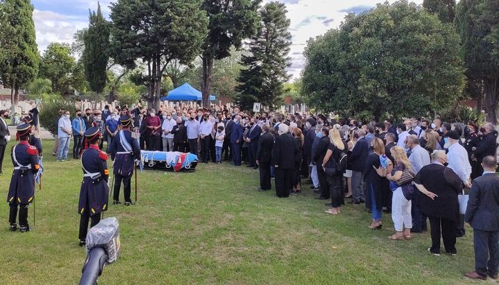 El expresidente Carlos Menem ya descansa junto a su hijo Carlitos Jr. VIDEO