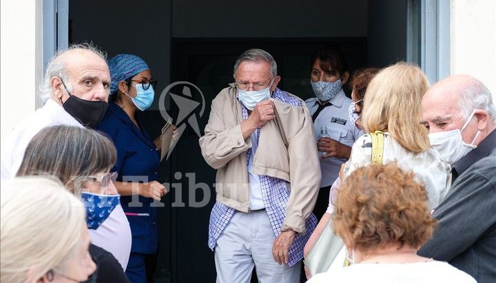 Esteban dijo que se vacunó a mayores sin turno por temas “humanitarios”