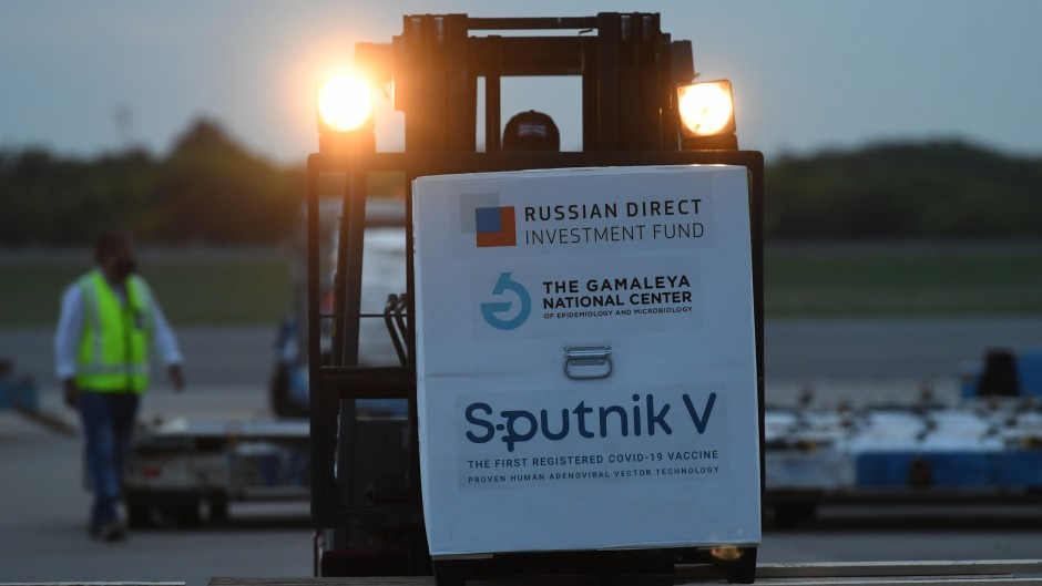 Con la nueva tanda de Sputnik V comenzaría la vacunación a mayores de 70 años