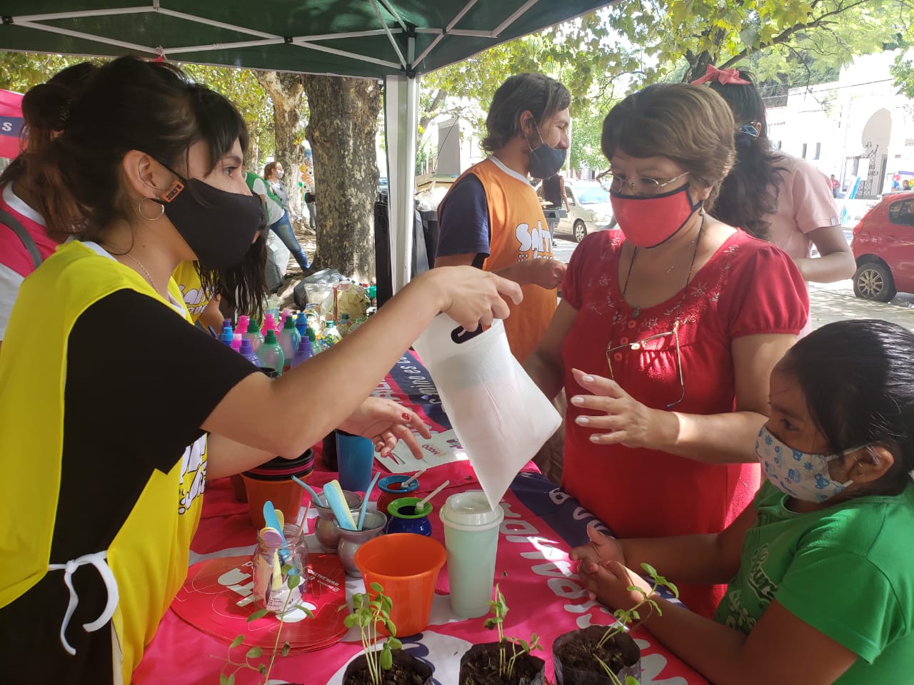 Gran concurrencia de vecinos en el “EcoPunto” de plaza Alvarado