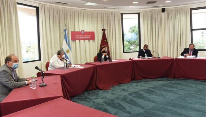 Sáenz pidió inmunizar a los efectivos de las fuerzas de seguridad nacionales que ayudan en las fronteras. VIDEO