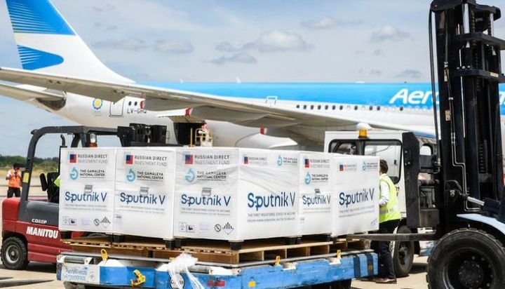 Llegó a Ezeiza el vuelo de Aerolíneas con 330 mil dosis de la vacuna Sputnik V