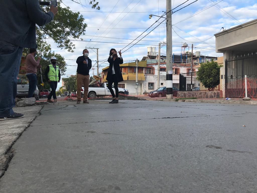 «Los cambios de recorrido generan inconvenientes pero los baches también», dijo Bettina Romero