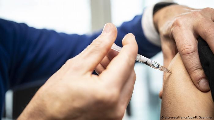 Sólo el 1,92% de la población recibió las dos dosis de la vacuna contra el coronavirus en Argentina