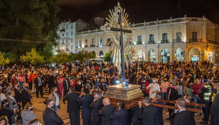 Viernes Santo: Masivo vía crucis en el centro salteño
