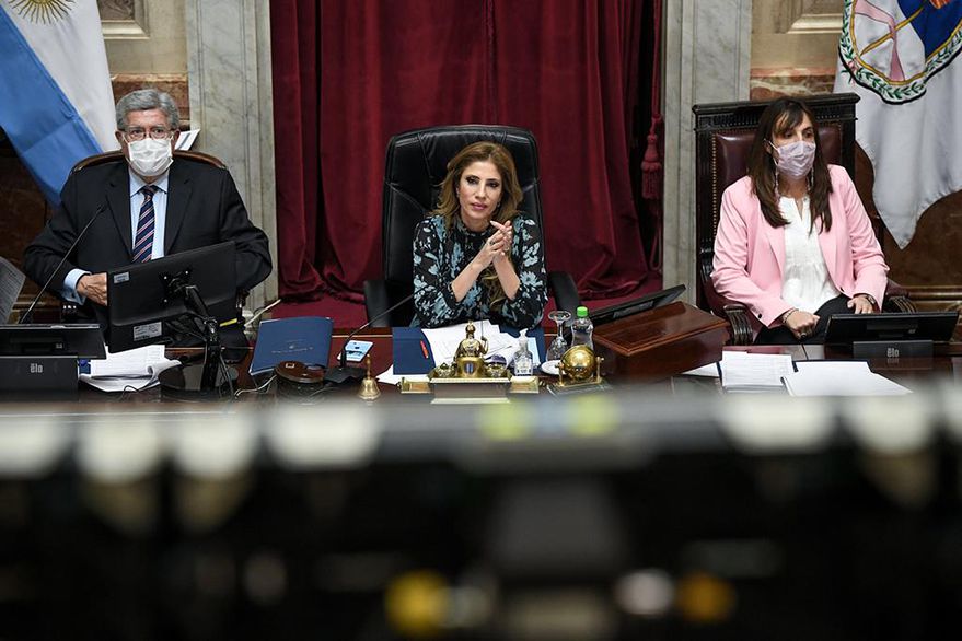 El oficialismo del Senado aprobó la ley de superpoderes para manejar la pandemia