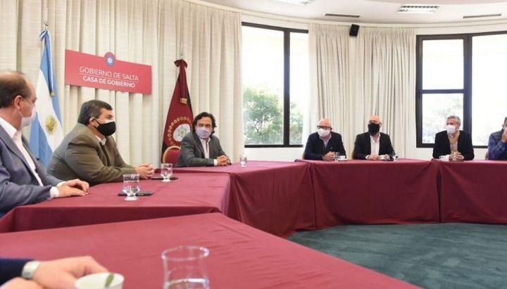 Sáenz se reunió con dirigentes de comercio, gastronomía y turismo. También con dirigentes gremiales de esos rubros