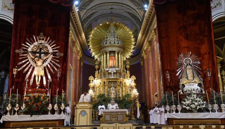 Comenzó el tiempo del Milagro con la entronización de los Santos Patronos