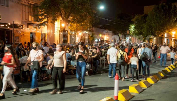 Gastronómicos conformes con abrir hasta las 2 y por el repunte de ventas