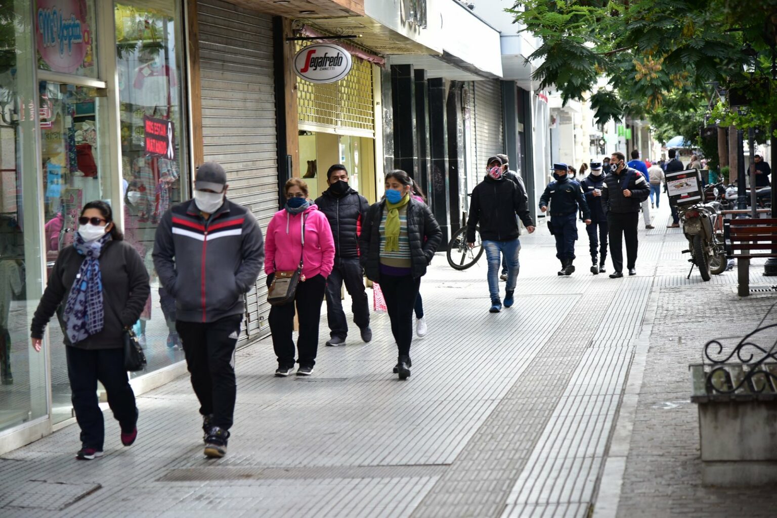 «7 PM»: los salteños se expresan sobre las PASO nacionales a través del móvil de César Lazo