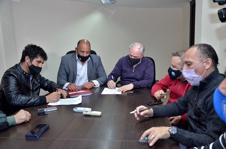 Salta: el Gobierno y los gremios acordaron un aumento salarial del 51%. VIDEO